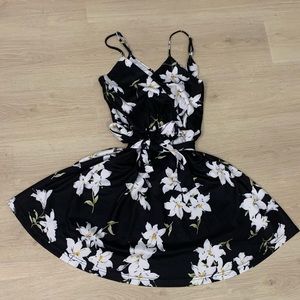 Womens sun dress short crossover v neck floral white black size medium